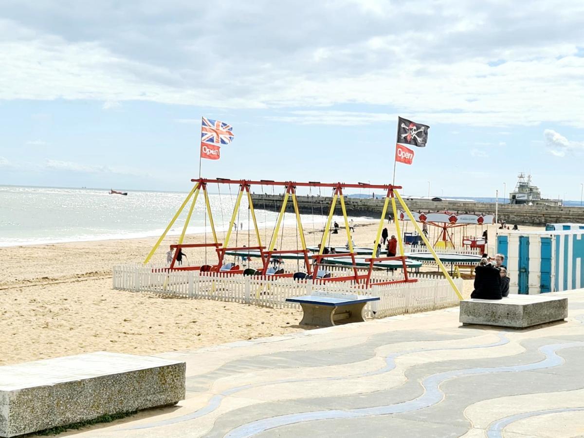 Shore Thing Beachfront Apartment Ramsgate - Sleeps 4 Eksteriør billede